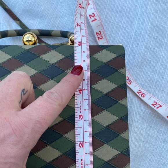 Cawen's Tan, Brown, Navy, & Hunter Vintage Look Gold Handle Bag - Picture 9 of 10